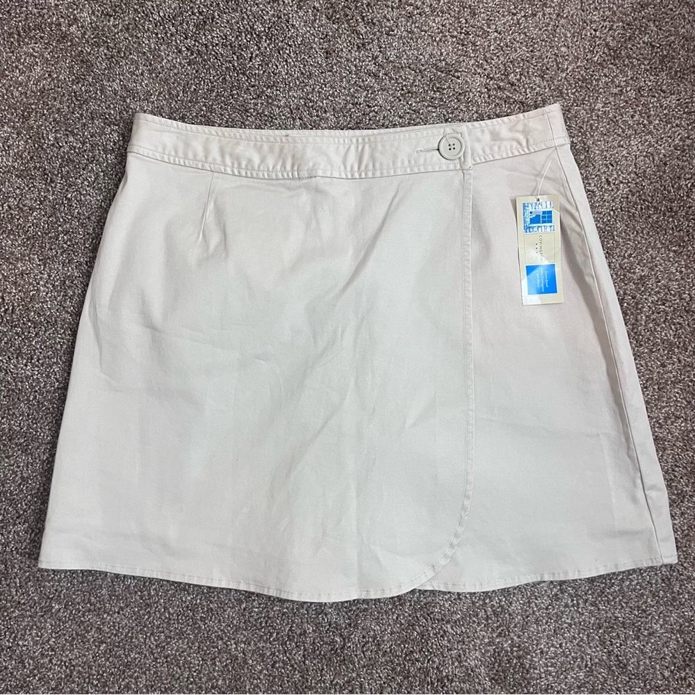 Covington Women’s Light Tan Skirt Short with Button Accent Size 14 NWT
